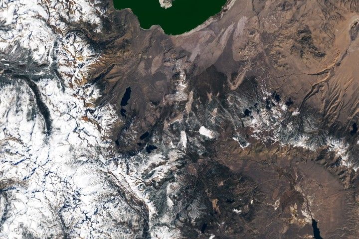 Satélites Terra e Landsat registram nevasca rara no deserto patagônico - Imagem do artigo original