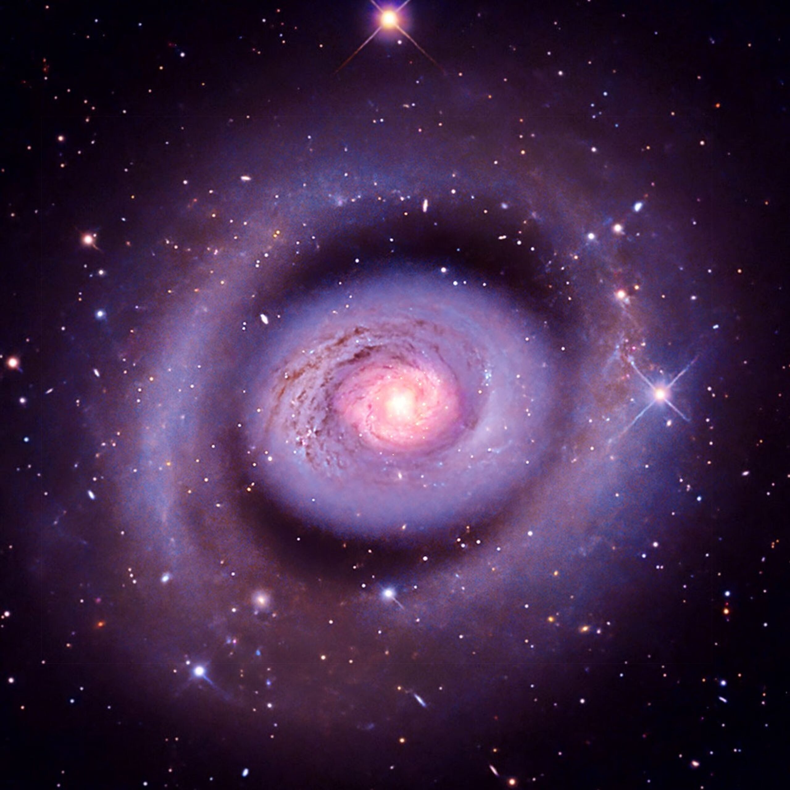 NASA divulga imagens “vermelho, branco e azul” do Universo em homenagem aos 250 anos dos EUA - Imagem do artigo original